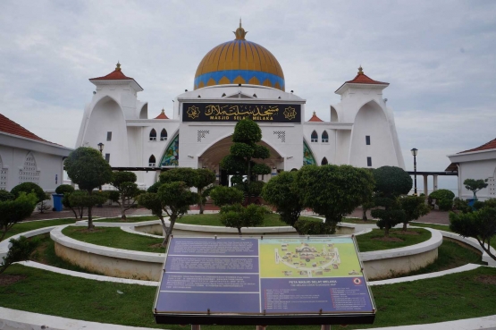 Masjid Selat Melaka (dok. pribadi)