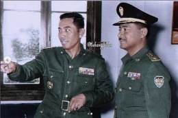 Sumber: @tukangpoles_asli - Mayor Jenderal TNI Ibrahim Adjie (kanan) bersama Letnan Jenderal TNI Achmad Yani 1964-1965an