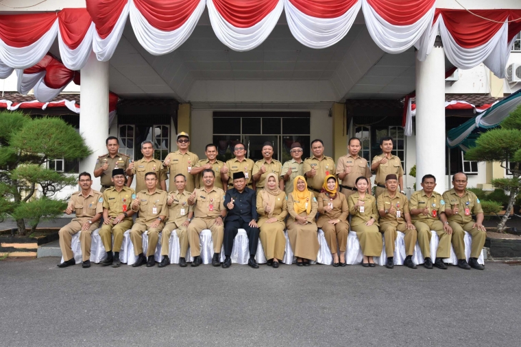 Foto bersama pejabat Eselon 2. (Ft.Dian/Humas)