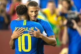 Richarlison dan Neymar : Gambar : Fox Sport Asia
