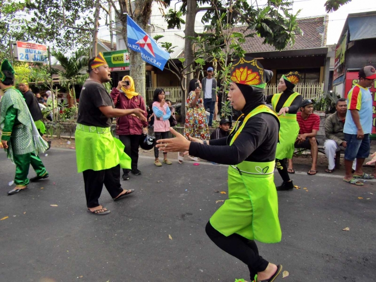 Penonton akan meilai warga mana yang kompak.- Dokumen Pribadi,