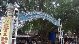 Taman Buku & Majalah Alun-alun Kraton Surakarta (dok. pri).