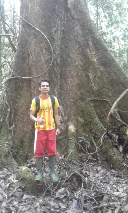 Riduwan saat melakukan penelitian di Taman Nasional Gunung Palung. Foto dok. Riduwan