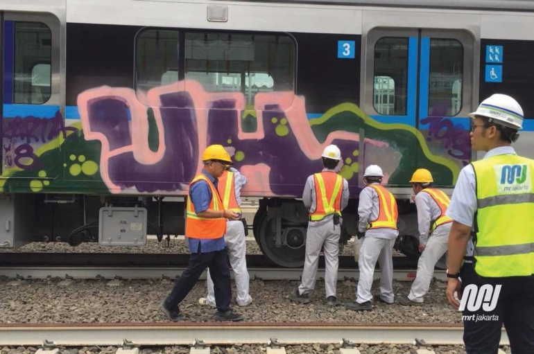 Kereta MRT Jakarta menjadi sasaran aksi vandalisme. (Dok. PT MRT Jakarta)