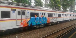 Kejadian vandalisme sebelumnya menimpa KRL Commuter Line di Stasiun Parung Panjang. (Dok. Kompas)