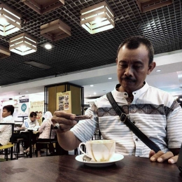 Pak Sugeng sang pemilik Kopi Sugeng Indonesia