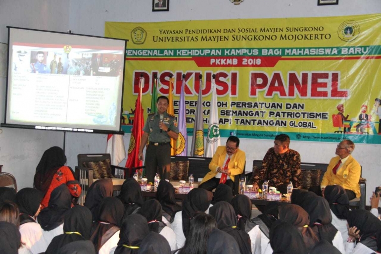 Dandim 0815 Menjadi Pemateri Pada Diskusi Panel PKKMB UNIMAS Mojokerto| Dokumentasi pribadi