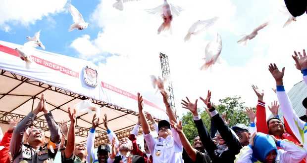 Pelepasan Burung Merpati di Blang Padang @KIP Aceh