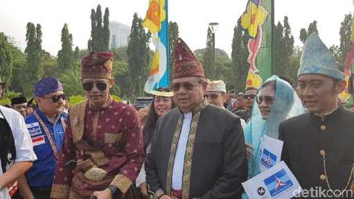 SBY, AHY dan Ibas saat menghadiri kampanye damai di Monas/newsdetik.com