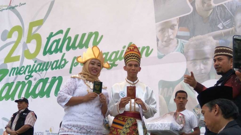 Pasangan nikah massal Santoso dan Dewi Astuti (dok.windhu)