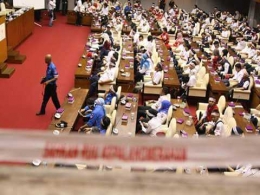 Suasana di dalam gedung DPR RI saat Relawan PMI se Indonesia menyatakan sikap kepada Ketua DPR RI.