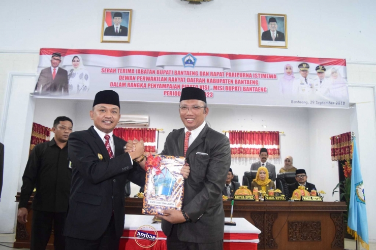Ilham Azikin (kiri) dan AFR (kanan) saat Sertijab Bupati Bantaeng Periode 2018-2023 (29/09/2018). Dokumentasi pribadi