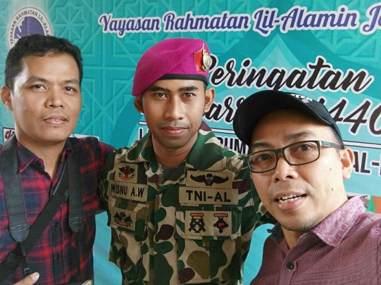 Wisnu AW, Korps Marinir TNI AL (tengah) - Dokpri