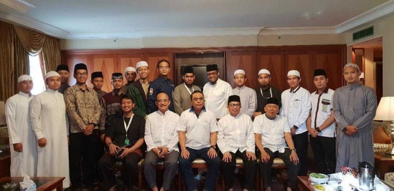 Syafruddin bersama mahasiswa Indonesia di Timur Tengah, Madinah 24 September 2018