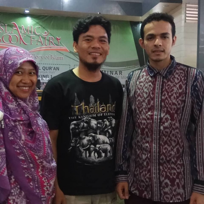 The Founder of The Floating School, Rumah Relawan Remaja Aceh and Indonesia Medika met in Aceh (^_^)