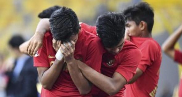 Pemain menangis seusai laga (Foto: AFC/Adam Aidil Padali)