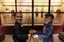 Miniatur Founder Museum Topeng bersama Obama @crewbali