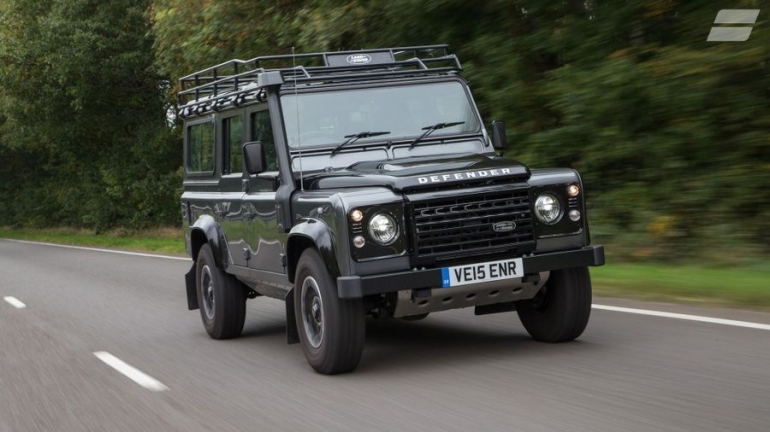 Land Rover Defender 110 (Sumber: autotrader.co.uk