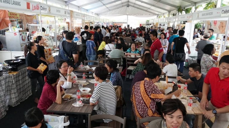 Ada lomba makan mie yang berhadiah uang lho (dok. Instagram @gandariacity)