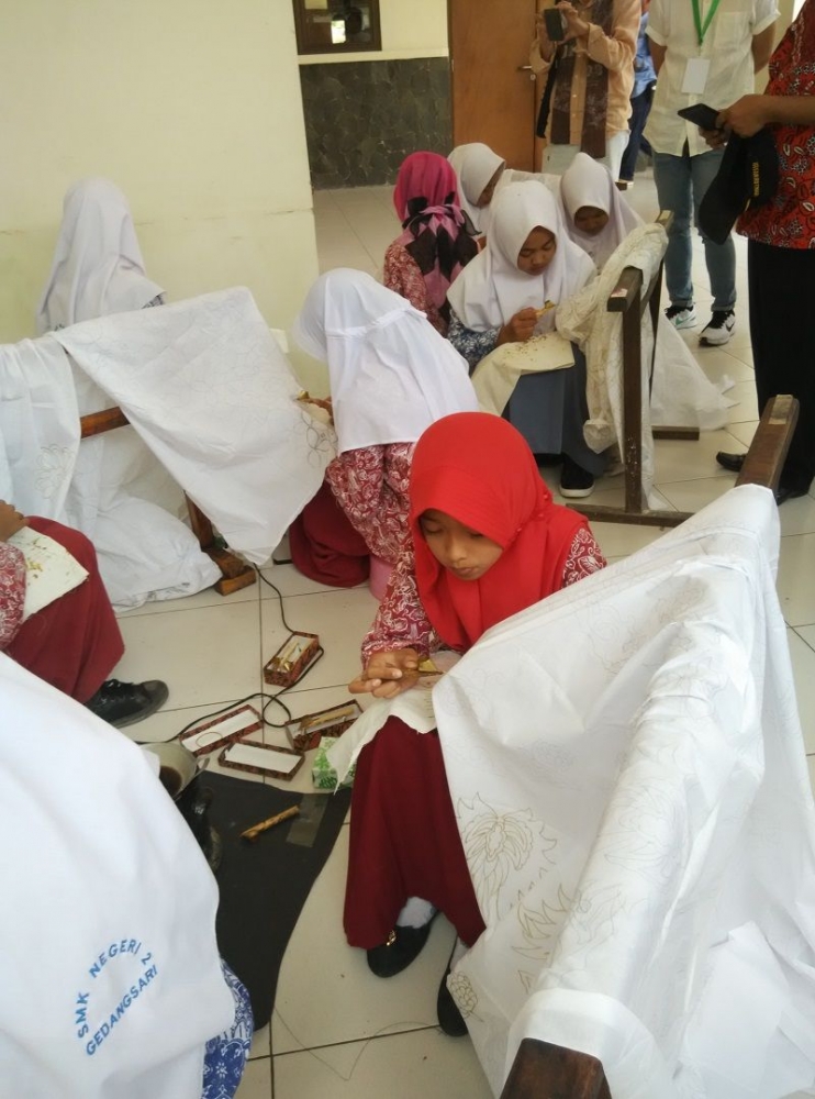 siswa SMK N 2 Gedangsari sedang membatik. dokpri