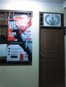 Pemasangan banner #GMHP di Kantor Sekretariat PPS Kelurahan Kebumen | Dokpri