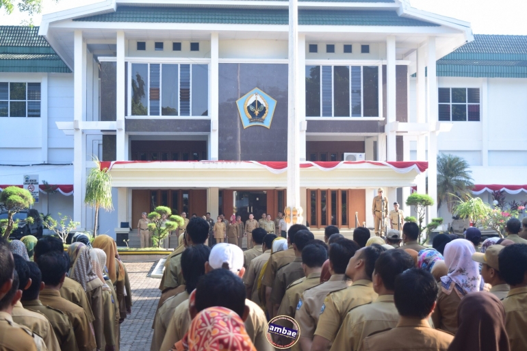 Sekda Bantaeng jadi Irup di Halaman Kantor Bupati Bantaeng (08/10/2018).