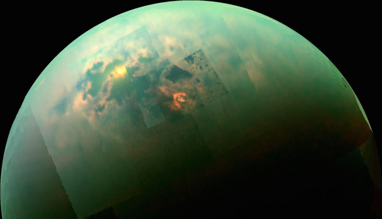 Foto Permukaan Titan oleh Cassini