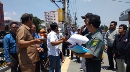 TRIBUNJOGJA.COM / Christi Mahatma Majelis Hakim melakukan pemeriksaan setempat guna melihat kondisi faktual eks Pasar Kembang setelah digusur di Stasiun Tugu, Senin (8/10/2018). 