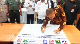Camat Palmerah menandatangani Deklarasi Pemilu Damai 2019