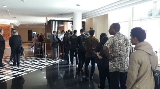 Antrian kopi nusantara di dalam area BICC, IMF-WB AM