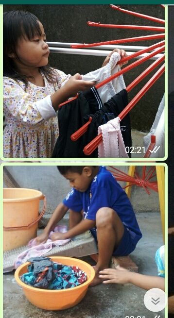 Melibatkan anak dalam pekerjaan rumah. Foto :Irma Tri Handayani