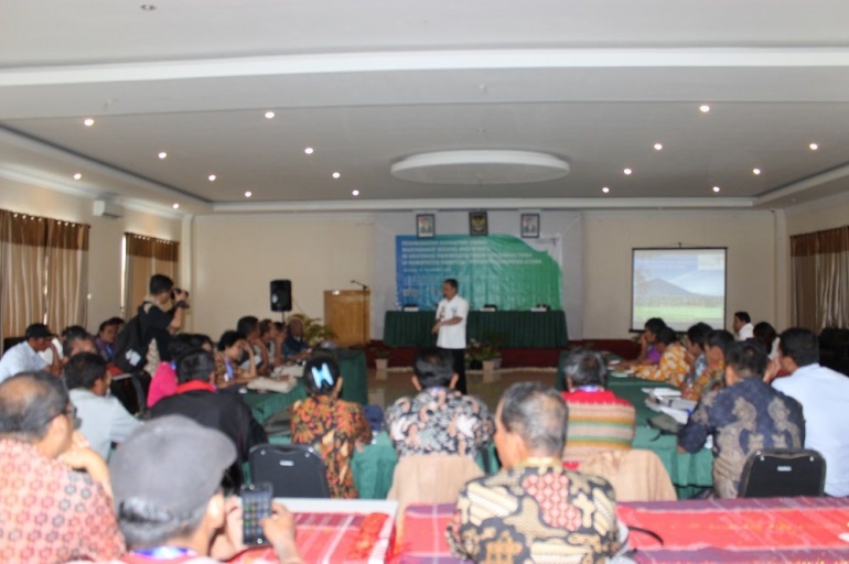 Penyampaian Materi Pelatihan oleh Asdep Deputi Pengembangan Industri dan Kelembagaan Kemenpar RI Dr. Wisnubawa Tarunajaya, SE, MM