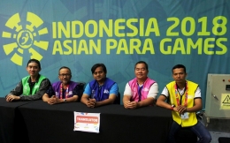 Para Interpreter yang bertugas di Asian Para Games 2018 cabang Tenis Meja (Foto: Nurali/INAPGOC))