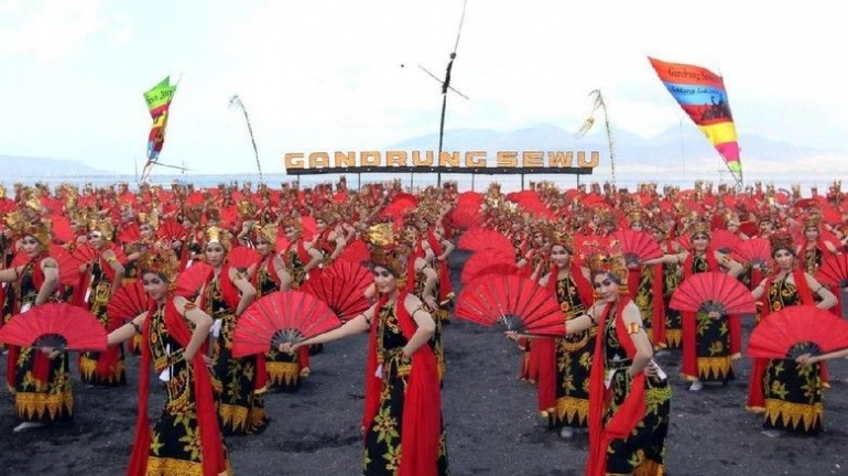 Festival adat di Banyuwangi yang ditolak ormas keagamaan setempat (dok. detik.com)