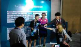 Kru Televisi Korea Selatan sedang mewawancarai atlet (Dokumentasi Pribadi)