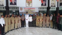 Danramil 0815/16 Pacet Kapten Inf Heru Widodo Bersama Forpimka Saksikan Penyerahan SK Penyesuaian Jabatan Perangkat Desa Candiwatu 