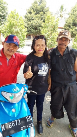 (dok. pribadi)dari kiri ke kanan : Bapak Heri Wahono, Nyai Dalang Wanita Zaman Now, Lisa Tunjungbiru, Khoirudin (dok pribadi)