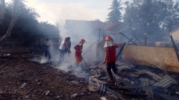 Rumah penjaga sekolah SDN 22 Kimhin, kelurahan Surya Timur, kecamatan Sungailiat ludes terbakar (dok Pol PP) 