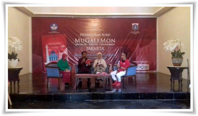 Acara "talk show" dari kiri Ibu Dedah, Pak Yiyok, Ibu Tari, dan Kang Asep (Dokpri) 