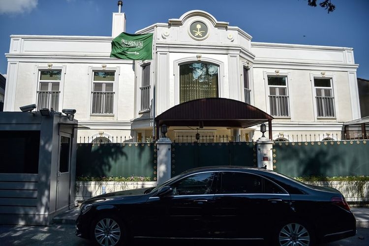 Tampak luar gedung konsulat Arab Saudi di Istanbul, Turki, tempat di mana jurnalis Jamal Khashoggi terakhir terlihat.