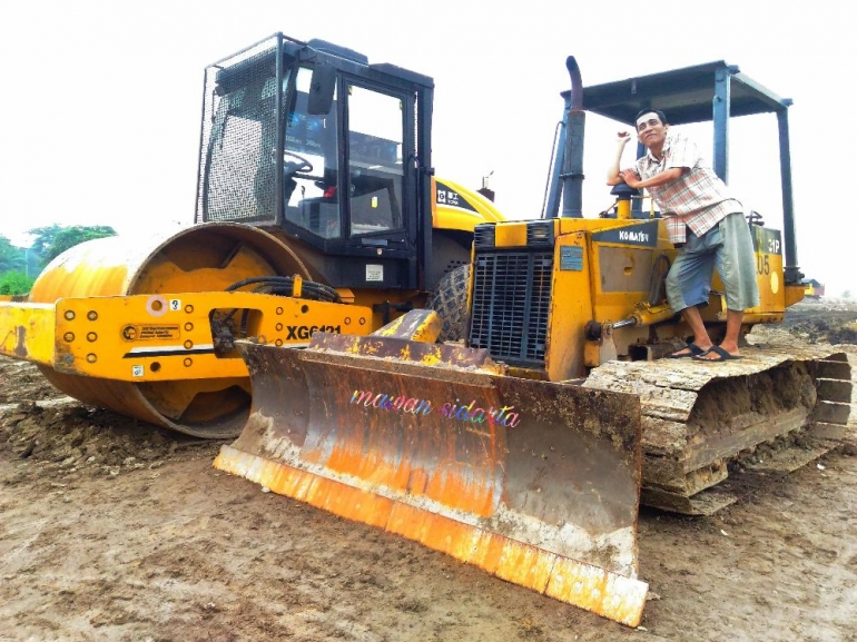 Crawler dozer dan wheel compactor (dok.pri)