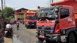 Truk-truk pengangkut sampah DKI ke Bekasi (gambar dari Tribunnews)