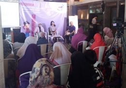  Suasana “Bicara Gizi” Danone Advanced Medical Nutrition,Jakarta, 20/10-2018. (dari kiri: dr Nuril, Ruth Dian, Marsha Pical) (Foto: Syaiful W Harahap)
