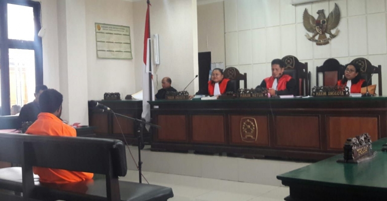 Tier Wonda ketika menjalani sidang di PN Jayapura, Senin 22 Oktober 2018. Foto: Asham