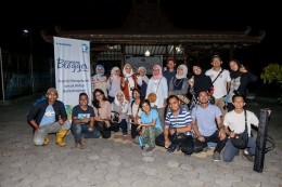 Foto keluarga di Merapi Project