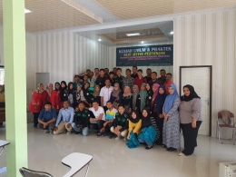 Gambar 1, Puluhan mahasiswa Universitas Abula Yatama (Unaya) Banda Aceh mengikuti 'Kuliah Umum dan Praktek Alsintan' (Doc. FMT)