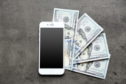 Cellphone with Money - ilustrasi: rd.com