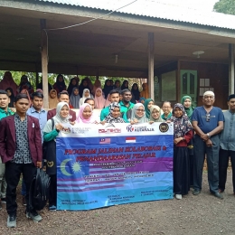 Rombongan Politeknik Sultan Azlan Shah (PSAS) bersama dengan masyarakat Desa Durung Aceh Besar sesuai melakukan kegiatan CSR, Senin (22/10)/foto: syamsul rizal 