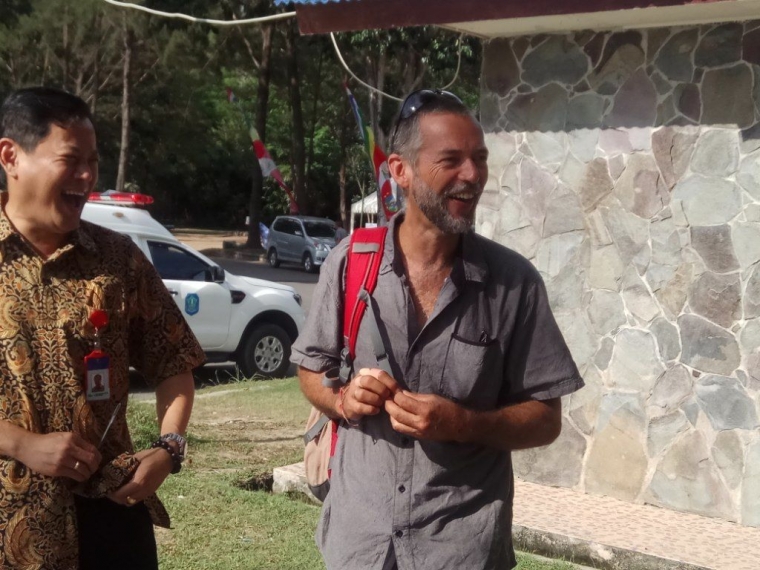 Peserta pelayaran John dari Australia ( Rustian )