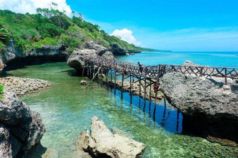 jembatan sederhana dari kayu menjadi daya tarik tersendiri, dokpri